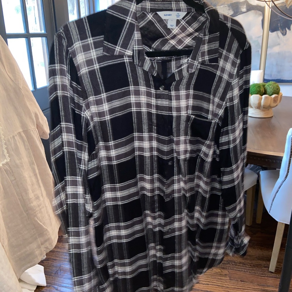 old navy black and white plaid shirt